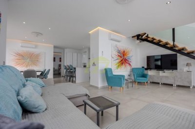 Modern 4-Bed Family Home Just Minutes from Tías Town and Puerto del Carmen