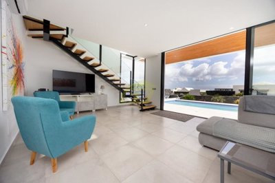 Modern 4-Bed Family Home Just Minutes from Tías Town and Puerto del Carmen