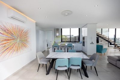 Modern 4-Bed Family Home Just Minutes from Tías Town and Puerto del Carmen