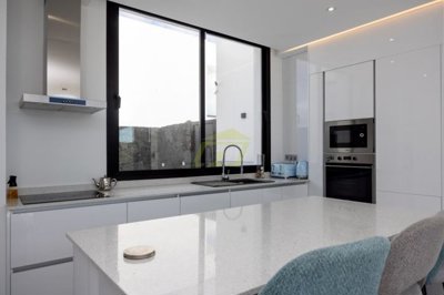 Modern 4 bedroom family home just minutes from Puerto del Carmen