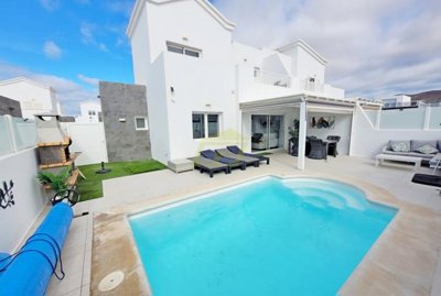 2 bedroom  2 bathroom villa in Playa Blanca