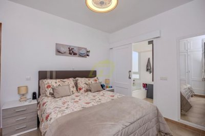 3 bedroom property with private pool