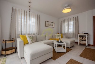 Immaculate property within easy walking distance of Marina Rubicón and Playa Dorada