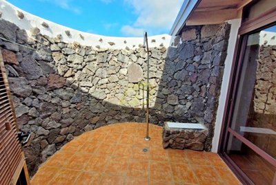 Ideal 3 bedroom family home in Playa Blanca for sale