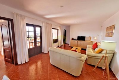 Ideal 3 bedroom family home in Playa Blanca for sale