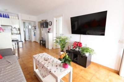 First floor 2 bedroom apartment with shared pool in quiet complex