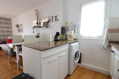 First floor 2 bedroom apartment with shared pool in quiet complex