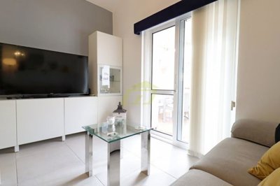 Immaculately presented first floor apartment with communal pool in great location