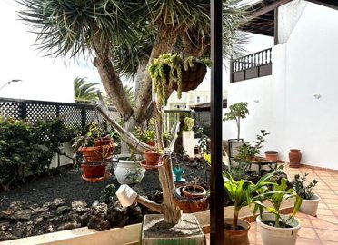 Spacious 3-bedroom, 3-bathroom duplex in quiet residential area in Costa Teguise