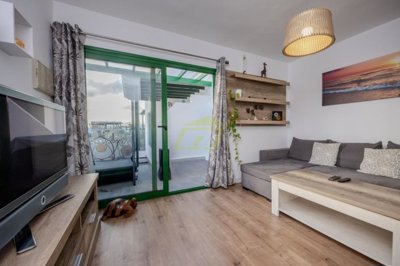 Fully Furnished Top Floor One Bedroom Apartment with Pool