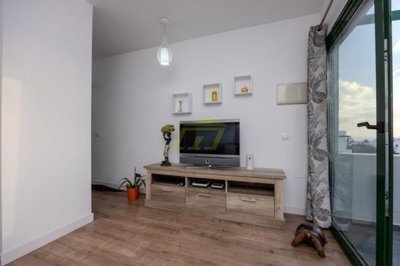 Fully Furnished Top Floor One Bedroom Apartment with Pool