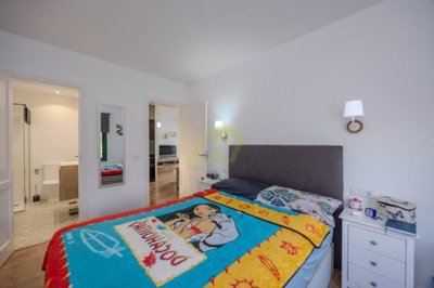 Fully Furnished Top Floor One Bedroom Apartment with Pool