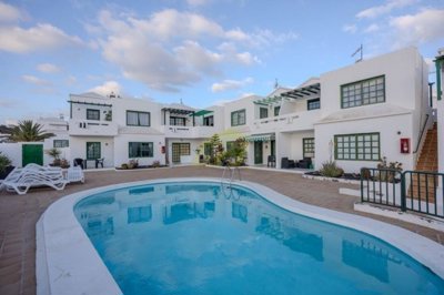 Fully Furnished Top Floor One Bedroom Apartment with Pool