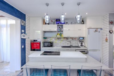 4 bedrooms duplex with communal pool near a beach in Playa Honda