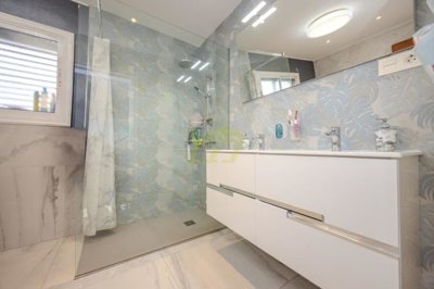 4 bedrooms duplex with communal pool near a beach in Playa Honda