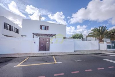 4 bedrooms duplex with communal pool near a beach in Playa Honda