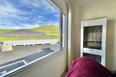 Beautifully renovated 3 bedroom villa with enclosed garage, large plot and stunning views