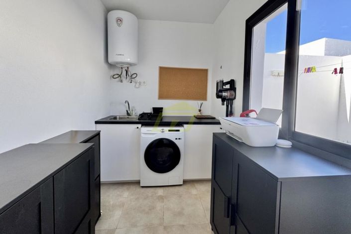 Image No.10-3 Bed Villa for sale