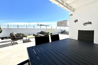 Immaculate luxury villa with private parking in Tias