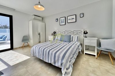 Immaculate luxury villa with private parking in Tias