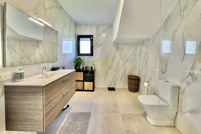 Image No.19-3 Bed Villa for sale