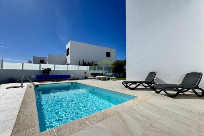 Image No.29-3 Bed Villa for sale