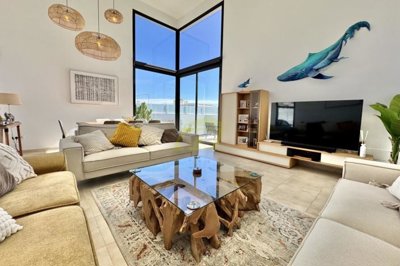 Immaculate luxury villa with private parking in Tias