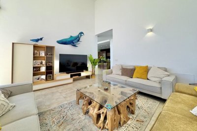 Immaculate luxury villa with private parking in Tias