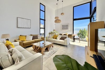 Immaculate luxury villa with private parking in Tias