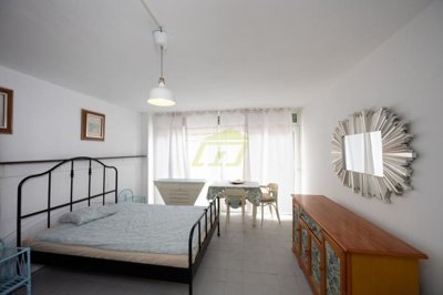 4 bedroom 2 bathroom pool loft with seperate guest apartment in Costa Teguise