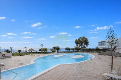 4 bedroom 2 bathroom pool loft with seperate guest apartment in Costa Teguise