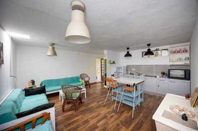 4 bedroom 2 bathroom pool loft with seperate guest apartment in Costa Teguise