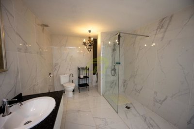 4 bedroom 2 bathroom pool loft with seperate guest apartment in Costa Teguise