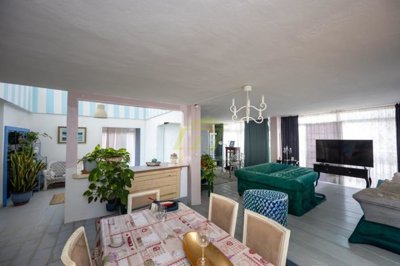 4 bedroom 2 bathroom pool loft with seperate guest apartment in Costa Teguise