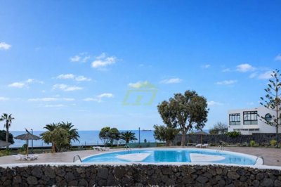 4 bedroom 2 bathroom pool loft with seperate guest apartment in Costa Teguise