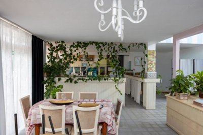 4 bedroom 2 bathroom pool loft with seperate guest apartment in Costa Teguise