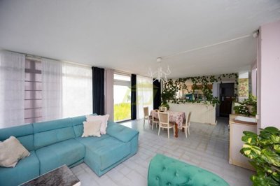 4 bedroom 2 bathroom pool loft with seperate guest apartment in Costa Teguise