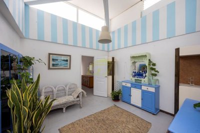 4 bedroom 2 bathroom pool loft with seperate guest apartment in Costa Teguise