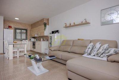 Beautiful 2 bedroom, 1 bathroom home in the sought-after Faro Pechiguera area.