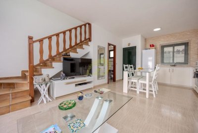 Beautiful 2 bedroom, 1 bathroom home in the sought-after Faro Pechiguera area.