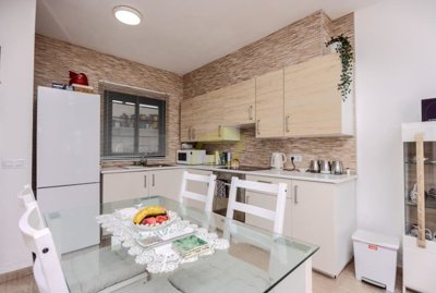 Beautiful 2 bedroom, 1 bathroom home in the sought-after Faro Pechiguera area.