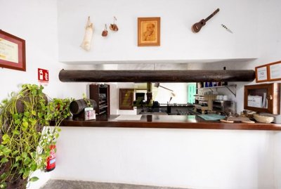 Hotel with reception hall, 7 en-suite bedrooms and hotel licence for 13 rooms in Yaiza