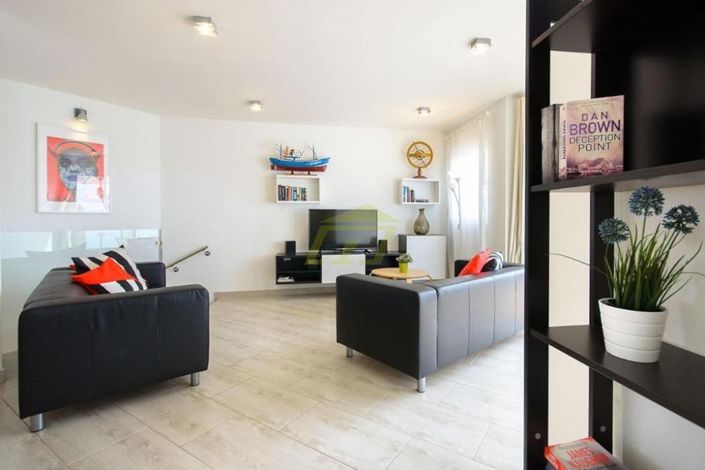 Image No.2-7 Bed Villa for sale