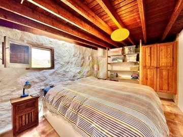 Traditional rustic finca with separate guest apartment in a unique natural setting in Haría.