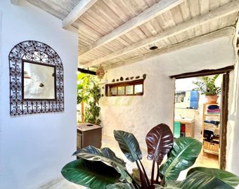 Traditional rustic finca with separate guest apartment in a unique natural setting in Haría.