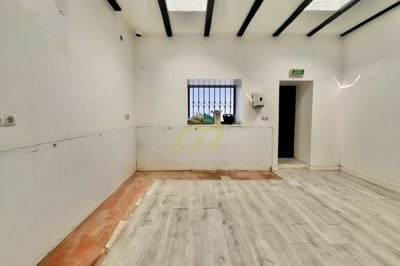 An expansive estate offering space, flexibility and long-term value