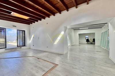 An expansive estate offering space, flexibility and long-term value