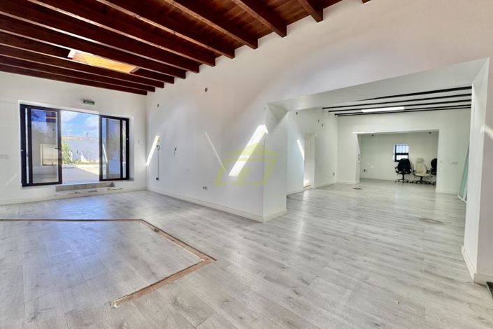 Image No.8-7 Bed Villa for sale