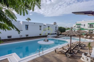 Modern first floor apartment with sea, pool and mountain views
