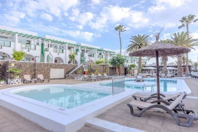 Modern first floor apartment with sea, pool and mountain views